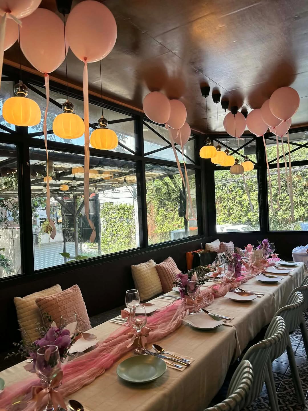 Flossom private dining with pink balloon ceiling and floral table runner